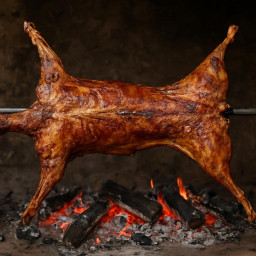 Entree: Argentina – Patagonia – Cordero al asador ➤ Cordero al asador (Whole lamb spit-roasted over wood embers (Patagonian style)) recipe
