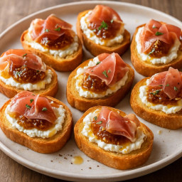 Appetizer: Italy – Crostini con prosciutto, caprino e confettura di fichi (Toasted small bread slices topped with prosciutto, goat cheese and fig jam) recipe